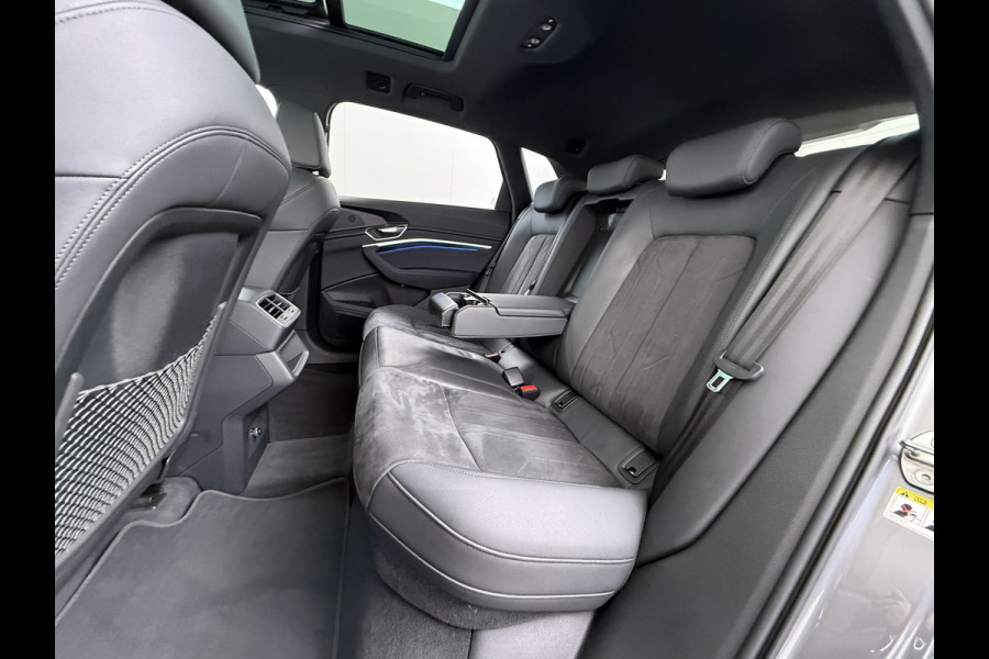 Audi e-tron 55 Quattro Advanced Edition Plus 95kWh Panoramadak Leder/Alcantara Adap.Cruise Camera Apple Carplay Android Auto Navi Ecc SOH 86 Elek.Stoelen+Memory+Verwarmd Elek.Achterklep Lmv 21" Keyless Privacy Glas Led DAB Dealeronderhouden Origineel Nederlandse Auto