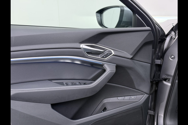 Audi e-tron 55 Quattro Advanced Edition Plus 95kWh Panoramadak Leder/Alcantara Adap.Cruise Camera Apple Carplay Android Auto Navi Ecc SOH 86 Elek.Stoelen+Memory+Verwarmd Elek.Achterklep Lmv 21" Keyless Privacy Glas Led DAB Dealeronderhouden Origineel Nederlandse Auto