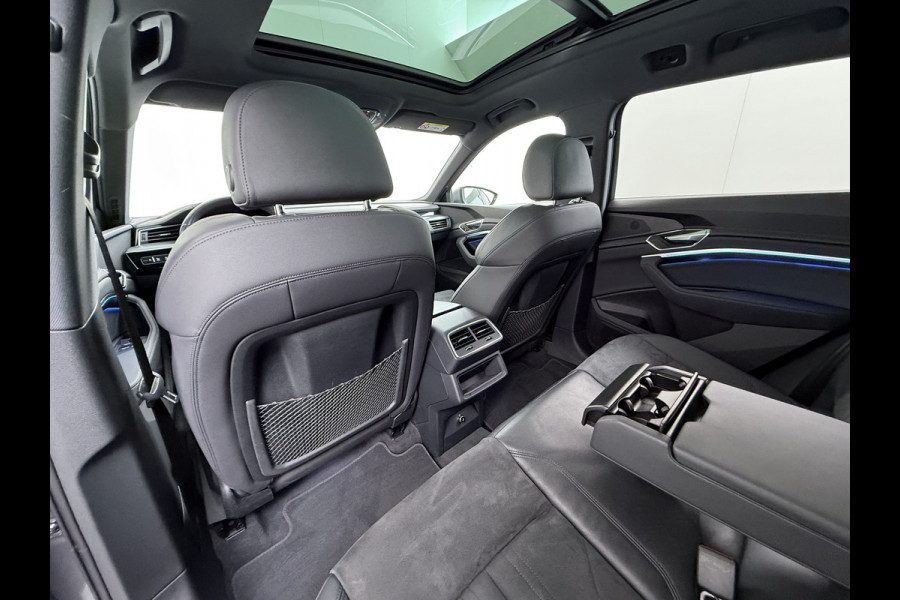 Audi e-tron 55 Quattro Advanced Edition Plus 95kWh Panoramadak Leder/Alcantara Adap.Cruise Camera Apple Carplay Android Auto Navi Ecc SOH 86 Elek.Stoelen+Memory+Verwarmd Elek.Achterklep Lmv 21" Keyless Privacy Glas Led DAB Dealeronderhouden Origineel Nederlandse Auto