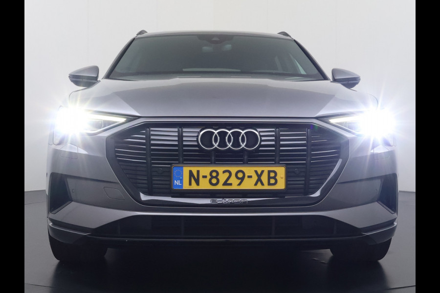 Audi e-tron 55 Quattro Advanced Edition Plus 95kWh Panoramadak Leder/Alcantara Adap.Cruise Camera Apple Carplay Android Auto Navi Ecc SOH 86 Elek.Stoelen+Memory+Verwarmd Elek.Achterklep Lmv 21" Keyless Privacy Glas Led DAB Dealeronderhouden Origineel Nederlandse Auto