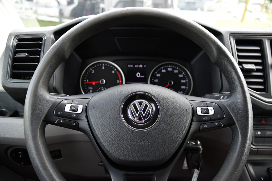 Volkswagen Crafter 35 2.0 TDI L3H3 PB Edition Cruise, Carplay, Sensoren, geveerde stoel, Trekhaak, 140pk, Automaat, Multimedia, Uniek!