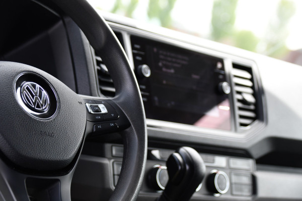 Volkswagen Crafter 35 2.0 TDI L3H3 PB Edition Cruise, Carplay, Sensoren, geveerde stoel, Trekhaak, 140pk, Automaat, Multimedia, Uniek!