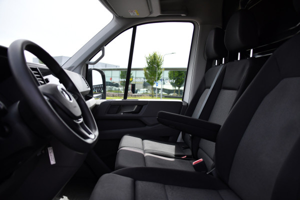 Volkswagen Crafter 35 2.0 TDI L3H3 PB Edition Cruise, Carplay, Sensoren, geveerde stoel, Trekhaak, 140pk, Automaat, Multimedia, Uniek!