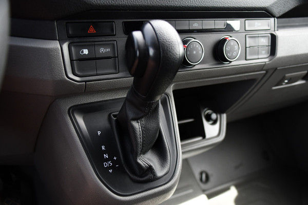 Volkswagen Crafter 35 2.0 TDI L3H3 PB Edition Cruise, Carplay, Sensoren, geveerde stoel, Trekhaak, 140pk, Automaat, Multimedia, Uniek!