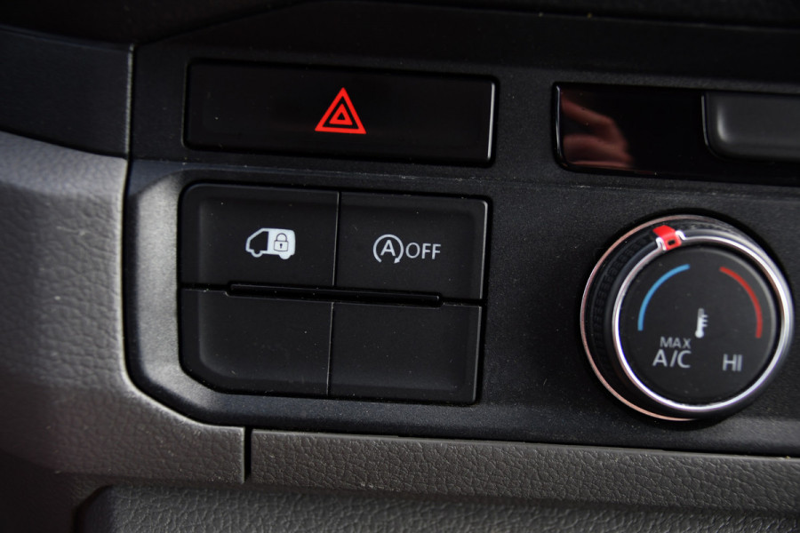 Volkswagen Crafter 35 2.0 TDI L3H3 PB Edition Cruise, Carplay, Sensoren, geveerde stoel, Trekhaak, 140pk, Automaat, Multimedia, Uniek!