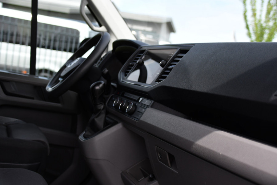 Volkswagen Crafter 35 2.0 TDI L3H3 PB Edition Cruise, Carplay, Sensoren, geveerde stoel, Trekhaak, 140pk, Automaat, Multimedia, Uniek!