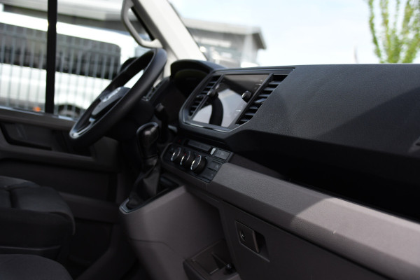 Volkswagen Crafter 35 2.0 TDI L3H3 PB Edition Cruise, Carplay, Sensoren, geveerde stoel, Trekhaak, 140pk, Automaat, Multimedia, Uniek!