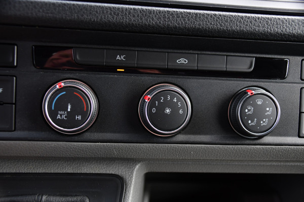 Volkswagen Crafter 35 2.0 TDI L3H3 PB Edition Cruise, Carplay, Sensoren, geveerde stoel, Trekhaak, 140pk, Automaat, Multimedia, Uniek!