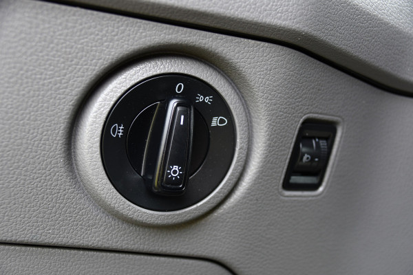 Volkswagen Crafter 35 2.0 TDI L3H3 PB Edition Cruise, Carplay, Sensoren, geveerde stoel, Trekhaak, 140pk, Automaat, Multimedia, Uniek!
