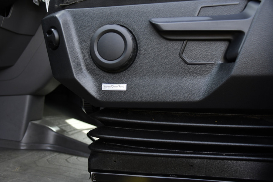 Volkswagen Crafter 35 2.0 TDI L3H3 PB Edition Cruise, Carplay, Sensoren, geveerde stoel, Trekhaak, 140pk, Automaat, Multimedia, Uniek!