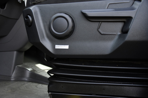 Volkswagen Crafter 35 2.0 TDI L3H3 PB Edition Cruise, Carplay, Sensoren, geveerde stoel, Trekhaak, 140pk, Automaat, Multimedia, Uniek!