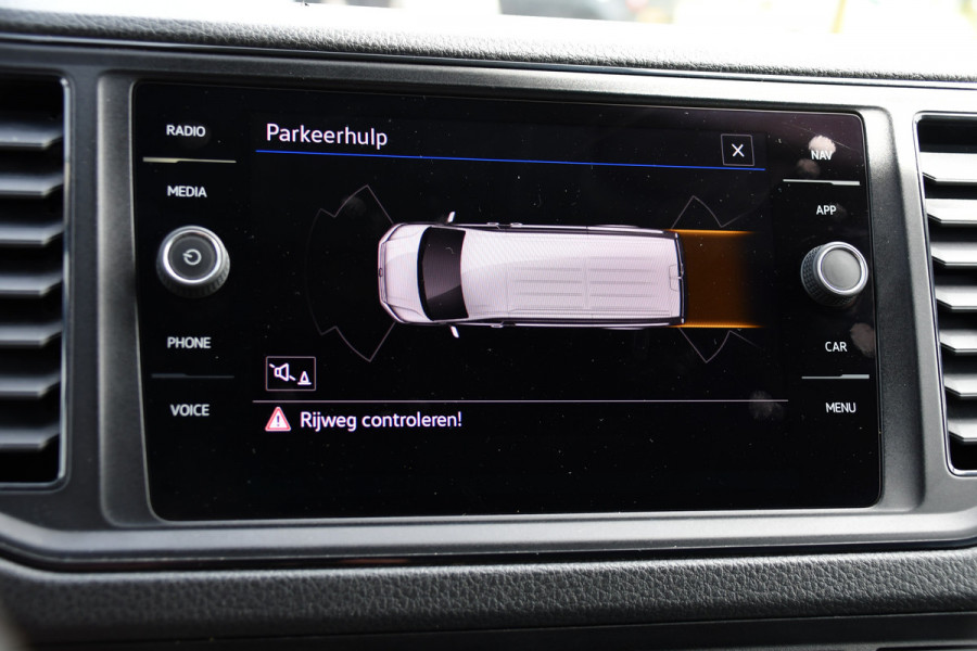 Volkswagen Crafter 35 2.0 TDI L3H3 PB Edition Cruise, Carplay, Sensoren, geveerde stoel, Trekhaak, 140pk, Automaat, Multimedia, Uniek!