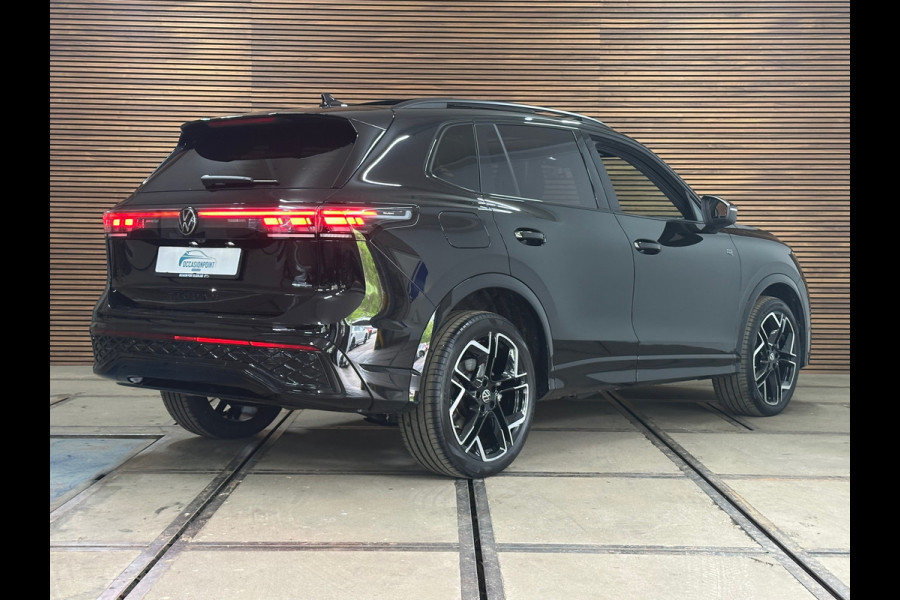 Volkswagen Tiguan 1.5 eHybrid R-Line Black Edition | 272PK | Garantie tot 2030 | IQ.Light HD | Pano | Trekhaak | Leder