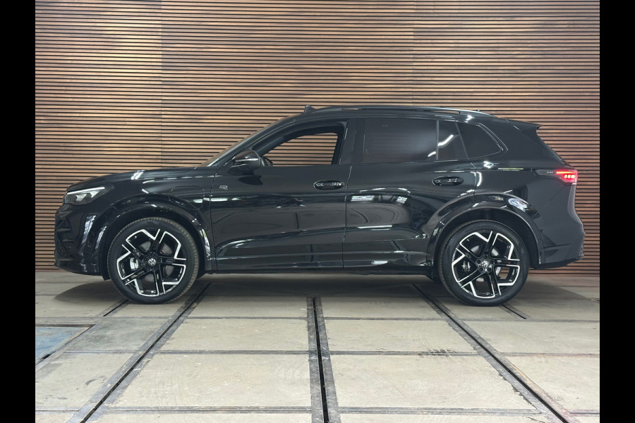 Volkswagen Tiguan 1.5 eHybrid R-Line Black Edition | 272PK | Garantie tot 2030 | IQ.Light HD | Pano | Trekhaak | Leder