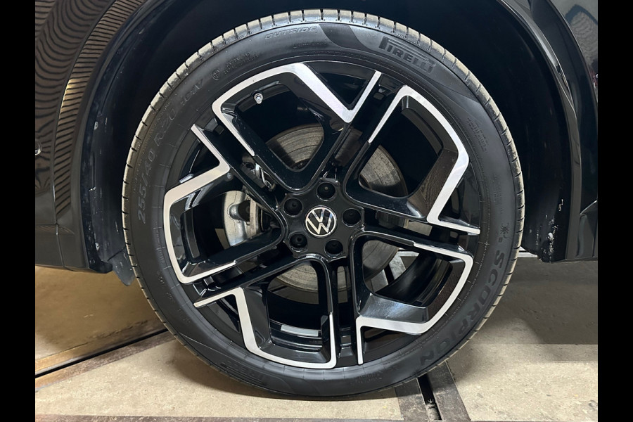 Volkswagen Tiguan 1.5 eHybrid R-Line Black Edition | 272PK | Garantie tot 2030 | IQ.Light HD | Pano | Trekhaak | Leder