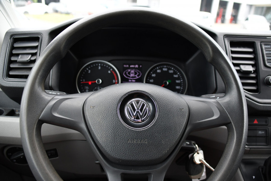 Volkswagen Crafter 35 2.0 TDI L4H3 DC PB Edition Cruise, Carplay, 177pk, Trekhaak, Multimedia, Airco, 5 Zits, Automaat, Uniek!