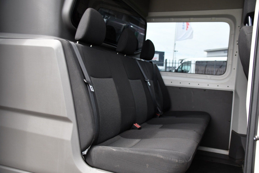 Volkswagen Crafter 35 2.0 TDI L4H3 DC PB Edition Cruise, Carplay, 177pk, Trekhaak, Multimedia, Airco, 5 Zits, Automaat, Uniek!
