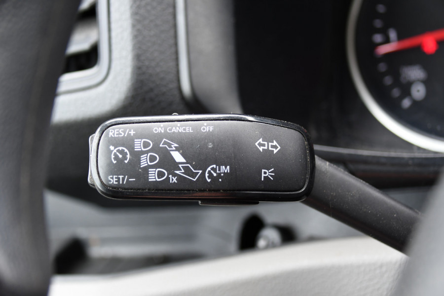 Volkswagen Crafter 35 2.0 TDI L4H3 DC PB Edition Cruise, Carplay, 177pk, Trekhaak, Multimedia, Airco, 5 Zits, Automaat, Uniek!