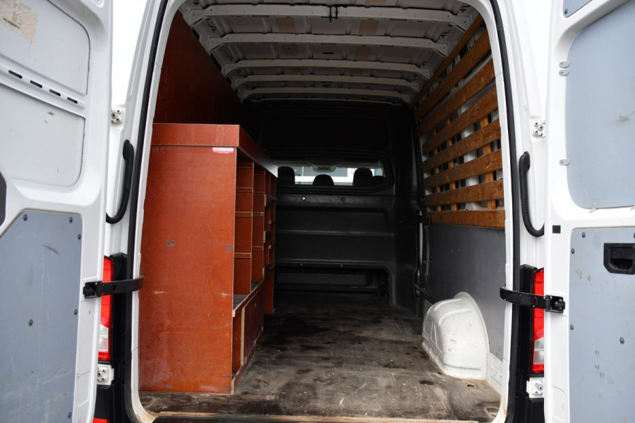Volkswagen Crafter 35 2.0 TDI L4H3 DC PB Edition Cruise, Carplay, 177pk, Trekhaak, Multimedia, Airco, 5 Zits, Automaat, Uniek!