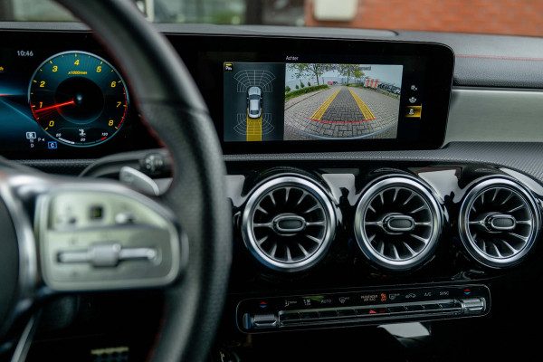 Mercedes-Benz CLA-Klasse 200 AMG Line Multibeam Sfeerverlicht. Orig NL Auto