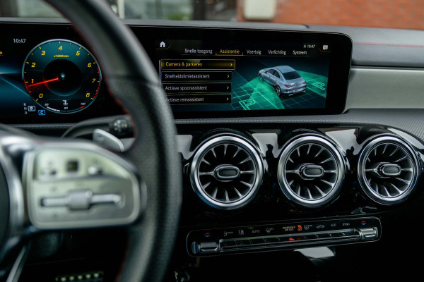 Mercedes-Benz CLA-Klasse 200 AMG Line Multibeam Sfeerverlicht. Orig NL Auto
