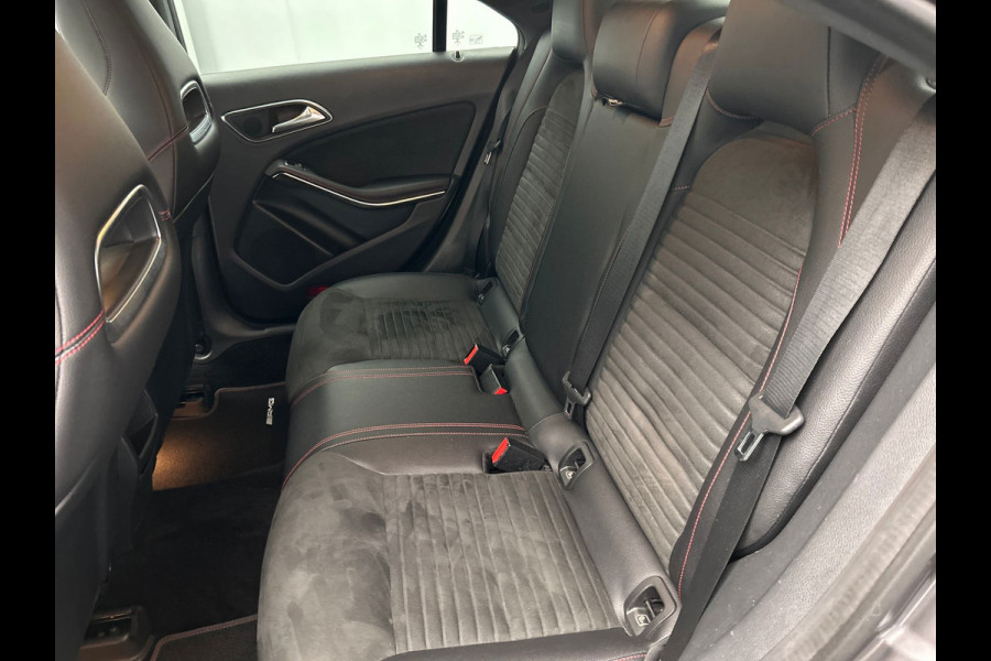 Mercedes-Benz CLA-Klasse 180 Business Solution AMG | Trekhaak | Camera | LED | Alcantara/Leder | Origineel NL
