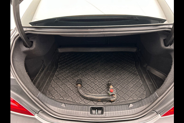 Mercedes-Benz CLA-Klasse 180 Business Solution AMG | Trekhaak | Camera | LED | Alcantara/Leder | Origineel NL
