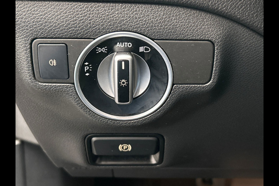 Mercedes-Benz CLA-Klasse 180 Business Solution AMG | Trekhaak | Camera | LED | Alcantara/Leder | Origineel NL