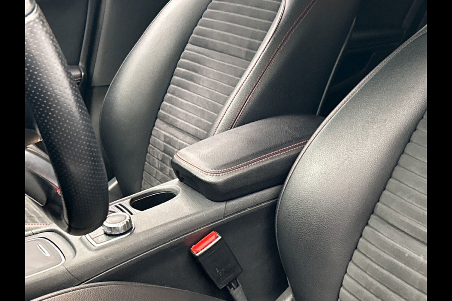 Mercedes-Benz CLA-Klasse 180 Business Solution AMG | Trekhaak | Camera | LED | Alcantara/Leder | Origineel NL
