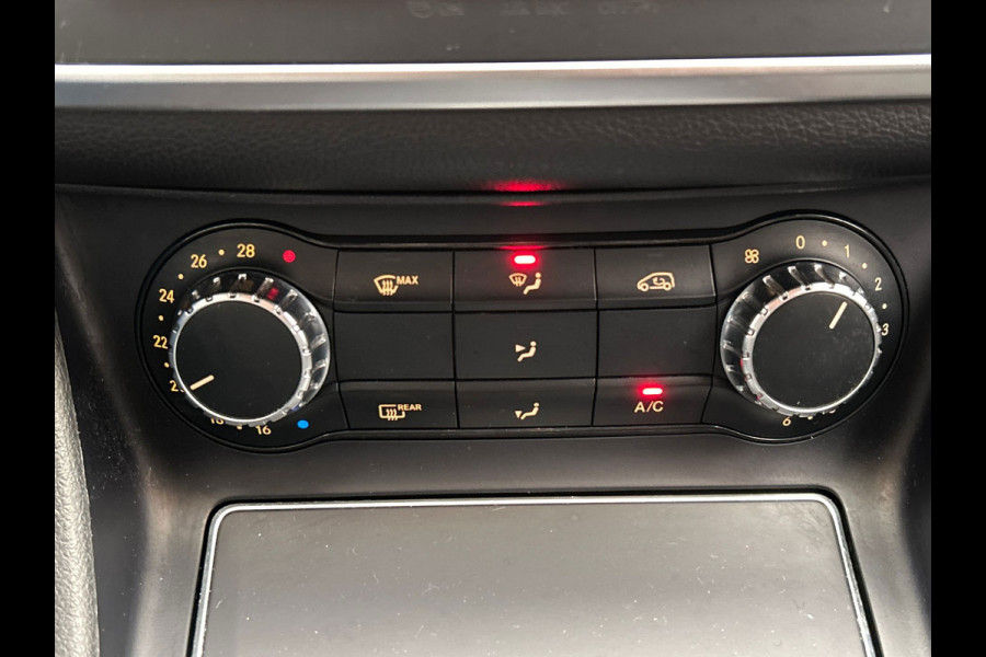 Mercedes-Benz CLA-Klasse 180 Business Solution AMG | Trekhaak | Camera | LED | Alcantara/Leder | Origineel NL