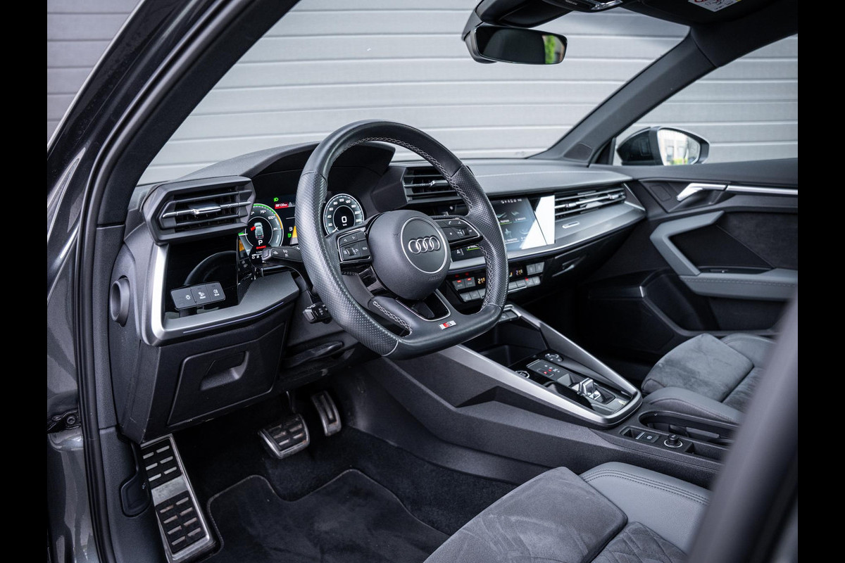 Audi A3 Sportback 40 TFSI e Business edition - S-Line l Pano l RS-Seat l B&O l 19'' l Trekhaak