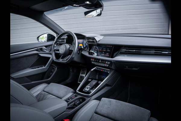 Audi A3 Sportback 40 TFSI e Business edition - S-Line l Pano l RS-Seat l B&O l 19'' l Trekhaak