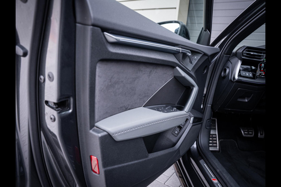Audi A3 Sportback 40 TFSI e Business edition - S-Line l Pano l RS-Seat l B&O l 19'' l Trekhaak