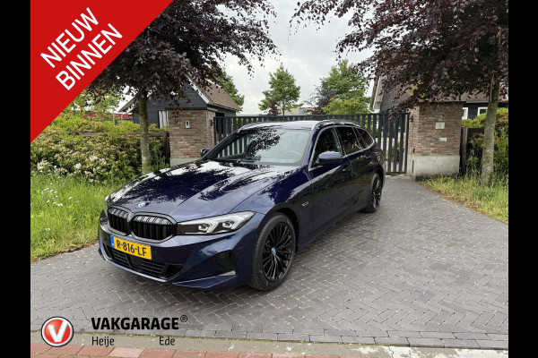 BMW 3 Serie Touring 320e | Nieuw Model | Camera | Zwarte Hemel | NL-Auto | Cruise control adaptief met Stop&Go |