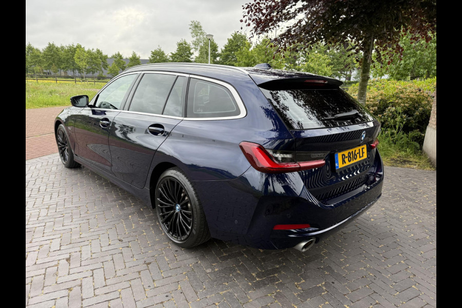 BMW 3 Serie Touring 320e | Nieuw Model | Camera | Zwarte Hemel | NL-Auto | Cruise control adaptief met Stop&Go |