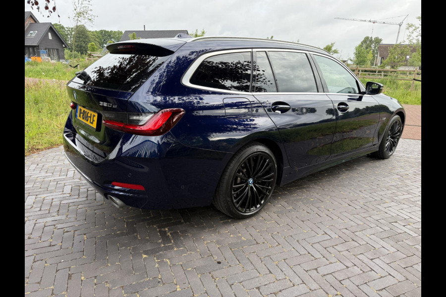 BMW 3 Serie Touring 320e | Nieuw Model | Camera | Zwarte Hemel | NL-Auto | Cruise control adaptief met Stop&Go |