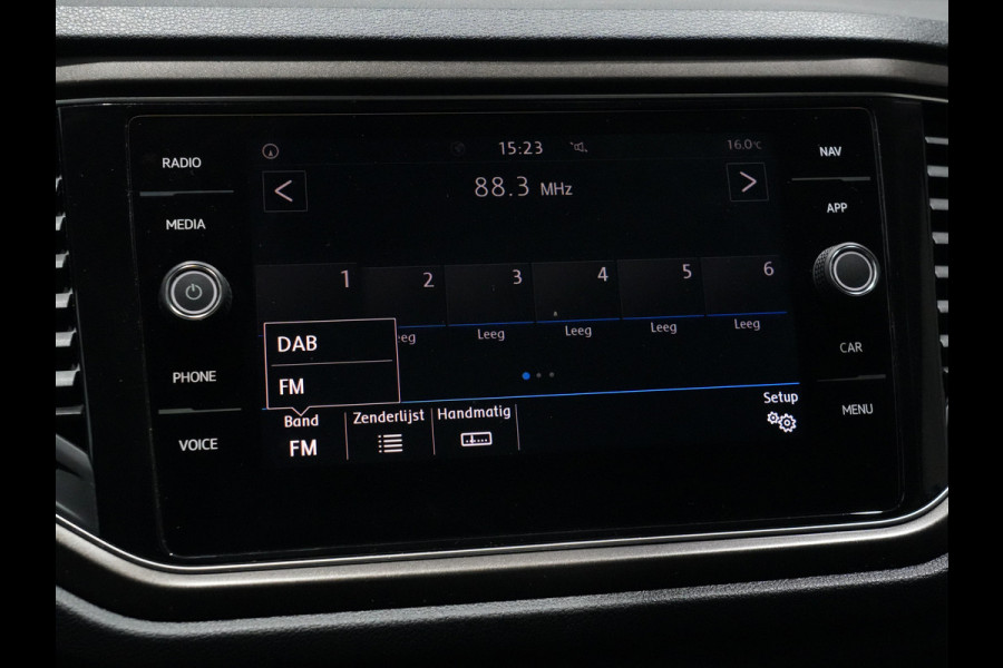 Volkswagen T-Roc 1.0 TSI Style | Trekhaak | Panorama | Full-LED | Navi
