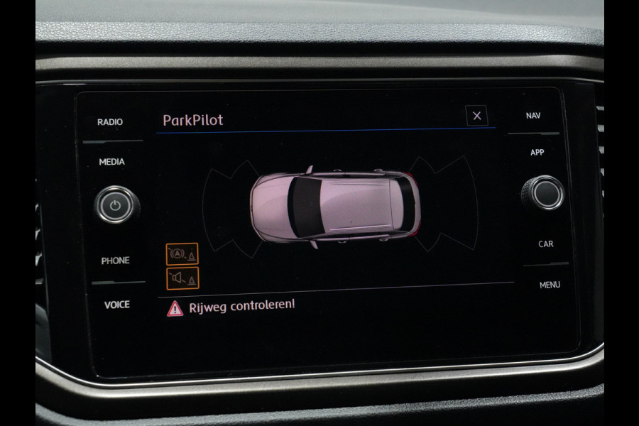 Volkswagen T-Roc 1.0 TSI Style | Trekhaak | Panorama | Full-LED | Navi