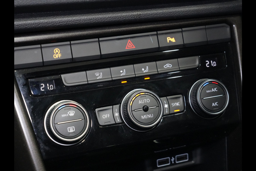 Volkswagen T-Roc 1.0 TSI Style | Trekhaak | Panorama | Full-LED | Navi