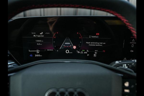Audi A6 Avant 3.0 TFSI 368PK Quattro S-Edition Panoramadak | Luchtvering | Head-up display | 6-cilinder | Stoelgeheugen | 4-Wiel besturing | Tech Pro | Adaptive cruise control | B&O audio | S-stoelen | Ambiance verlichting | Carbon inleg | Styling kit | 4-Zone climate