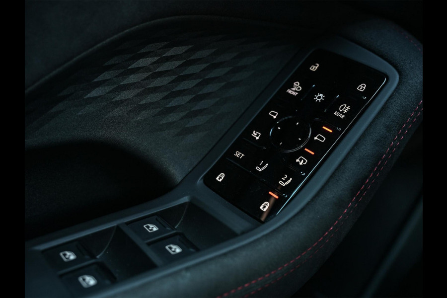 Audi A6 Avant 3.0 TFSI 368PK Quattro S-Edition Panoramadak | Luchtvering | Head-up display | 6-cilinder | Stoelgeheugen | 4-Wiel besturing | Tech Pro | Adaptive cruise control | B&O audio | S-stoelen | Ambiance verlichting | Carbon inleg | Styling kit | 4-Zone climate