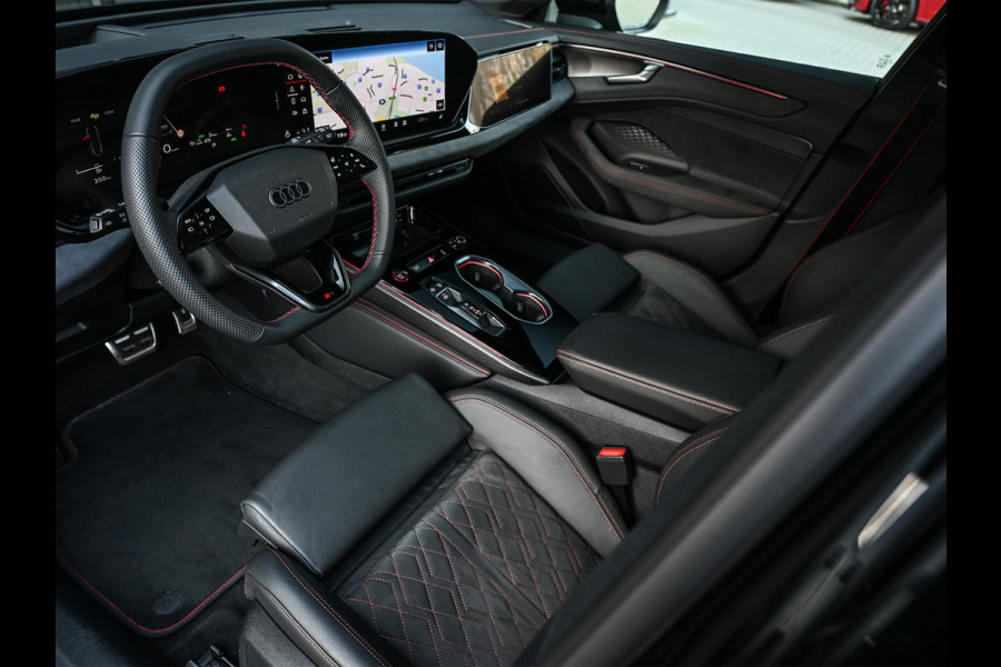Audi A6 Avant 3.0 TFSI 368PK Quattro S-Edition Panoramadak | Luchtvering | Head-up display | 6-cilinder | Stoelgeheugen | 4-Wiel besturing | Tech Pro | Adaptive cruise control | B&O audio | S-stoelen | Ambiance verlichting | Carbon inleg | Styling kit | 4-Zone climate