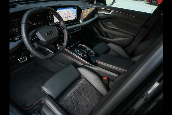 Audi A6 Avant 3.0 TFSI 368PK Quattro S-Edition Panoramadak | Luchtvering | Head-up display | 6-cilinder | Stoelgeheugen | 4-Wiel besturing | Tech Pro | Adaptive cruise control | B&O audio | S-stoelen | Ambiance verlichting | Carbon inleg | Styling kit | 4-Zone climate