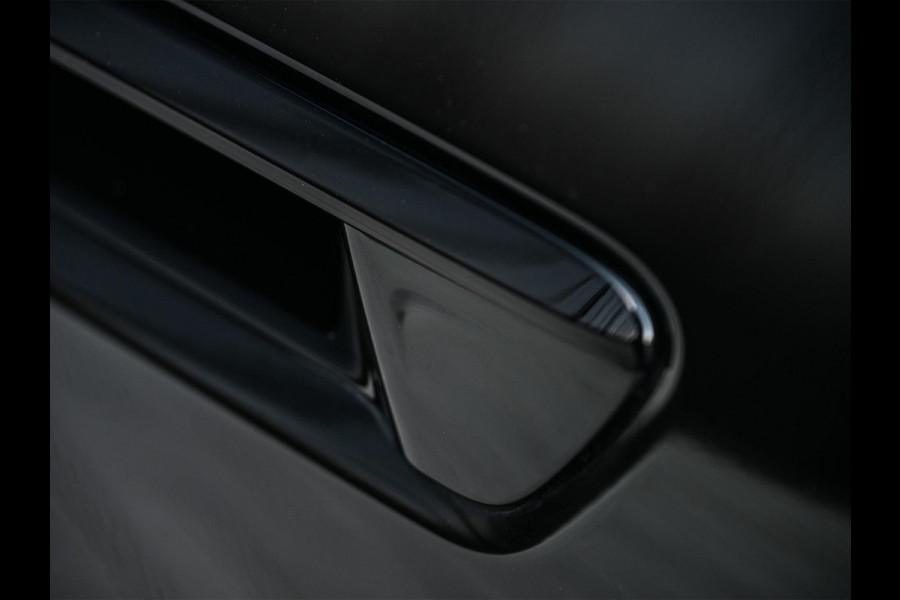 Audi A6 Avant 3.0 TFSI 368PK Quattro S-Edition Panoramadak | Luchtvering | Head-up display | 6-cilinder | Stoelgeheugen | 4-Wiel besturing | Tech Pro | Adaptive cruise control | B&O audio | S-stoelen | Ambiance verlichting | Carbon inleg | Styling kit | 4-Zone climate
