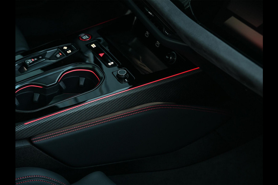 Audi A6 Avant 3.0 TFSI 368PK Quattro S-Edition Panoramadak | Luchtvering | Head-up display | 6-cilinder | Stoelgeheugen | 4-Wiel besturing | Tech Pro | Adaptive cruise control | B&O audio | S-stoelen | Ambiance verlichting | Carbon inleg | Styling kit | 4-Zone climate