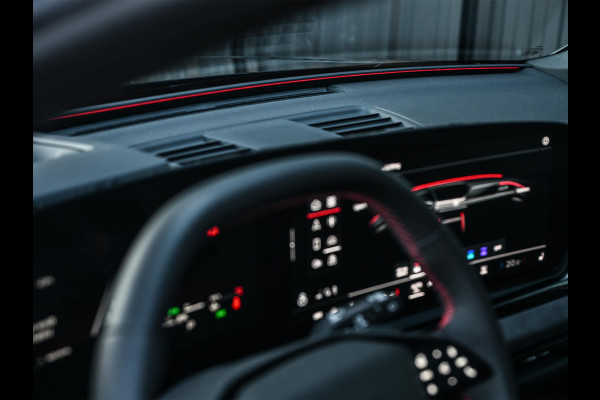 Audi A6 Avant 3.0 TFSI 368PK Quattro S-Edition Panoramadak | Luchtvering | Head-up display | 6-cilinder | Stoelgeheugen | 4-Wiel besturing | Tech Pro | Adaptive cruise control | B&O audio | S-stoelen | Ambiance verlichting | Carbon inleg | Styling kit | 4-Zone climate