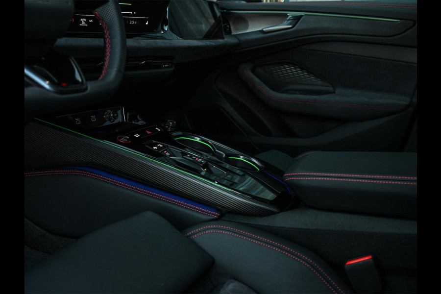 Audi A6 Avant 3.0 TFSI 368PK Quattro S-Edition Panoramadak | Luchtvering | Head-up display | 6-cilinder | Stoelgeheugen | 4-Wiel besturing | Tech Pro | Adaptive cruise control | B&O audio | S-stoelen | Ambiance verlichting | Carbon inleg | Styling kit | 4-Zone climate