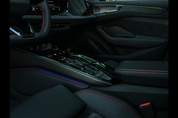 Audi A6 Avant 3.0 TFSI 368PK Quattro S-Edition Panoramadak | Luchtvering | Head-up display | 6-cilinder | Stoelgeheugen | 4-Wiel besturing | Tech Pro | Adaptive cruise control | B&O audio | S-stoelen | Ambiance verlichting | Carbon inleg | Styling kit | 4-Zone climate