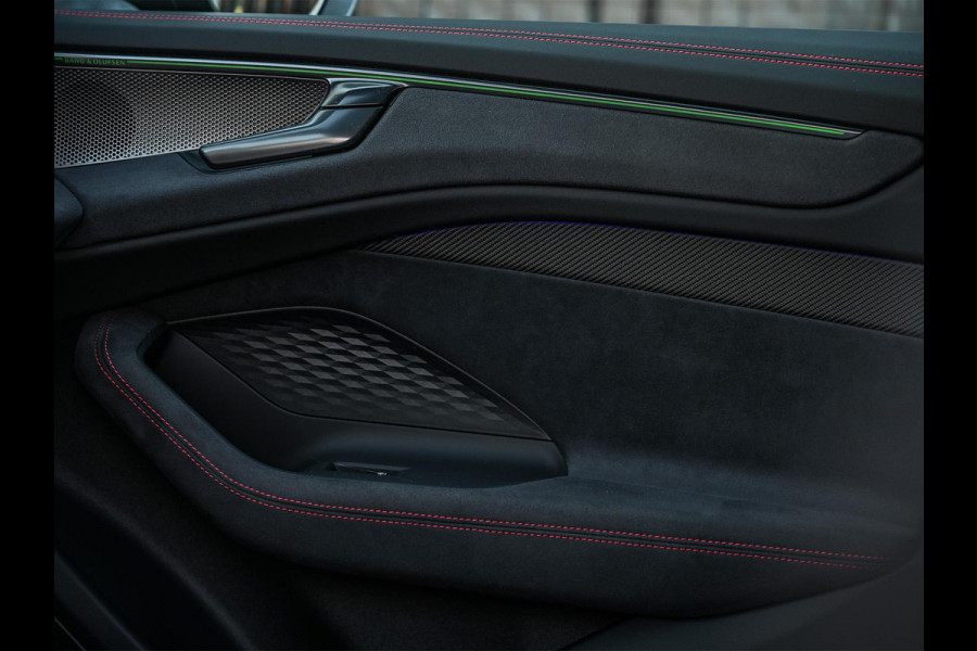 Audi A6 Avant 3.0 TFSI 368PK Quattro S-Edition Panoramadak | Luchtvering | Head-up display | 6-cilinder | Stoelgeheugen | 4-Wiel besturing | Tech Pro | Adaptive cruise control | B&O audio | S-stoelen | Ambiance verlichting | Carbon inleg | Styling kit | 4-Zone climate