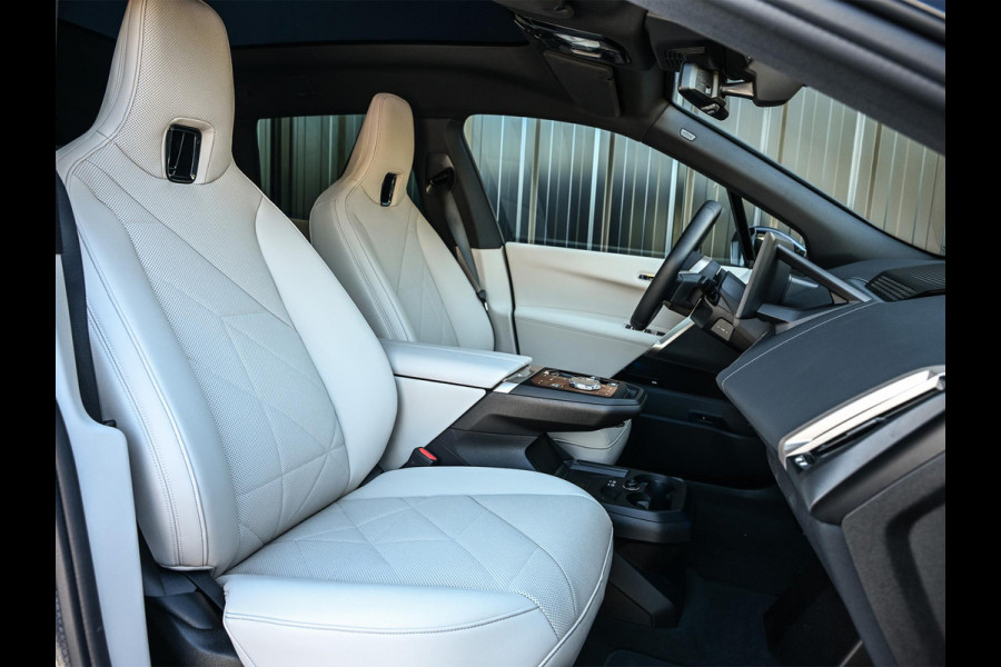 BMW iX xDrive45 101 kWh